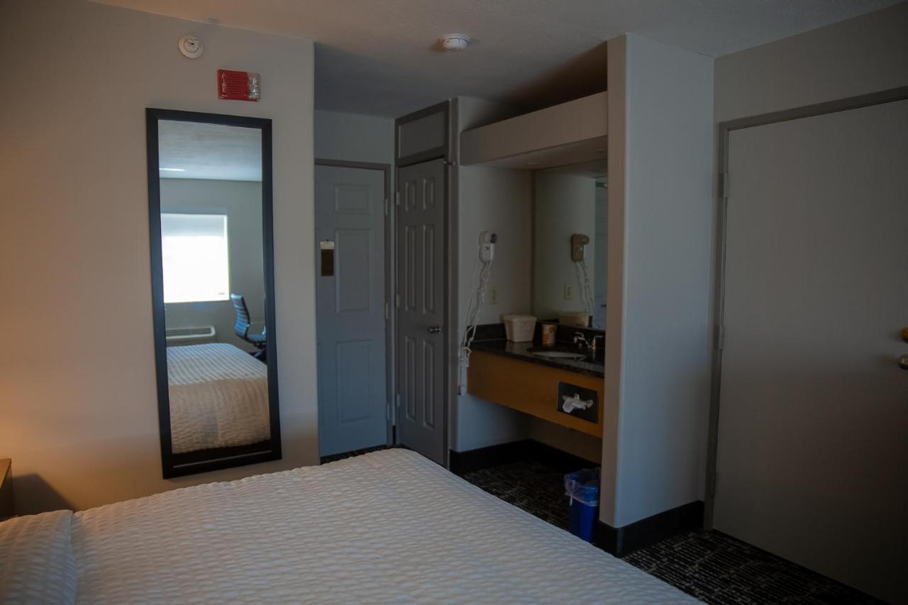 Clarion Pointe Indianapolis Airport Hotel Plainfield Kültér fotó